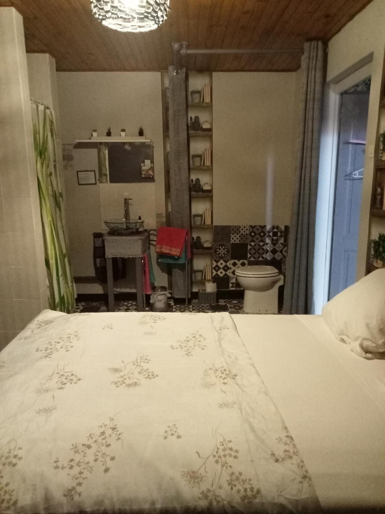 Le Repaire Des Ecureuils Bed & Breakfast Bourg-Argental Exterior photo